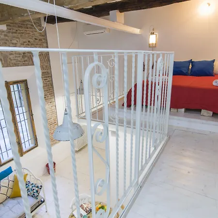 Guesthost - Loft Lägenhet Bologna