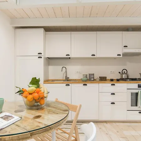 Guesthost - Loft Lägenhet Bologna