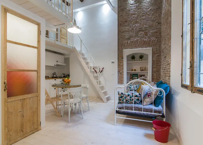 Guesthost - Loft Appartamento Bologna