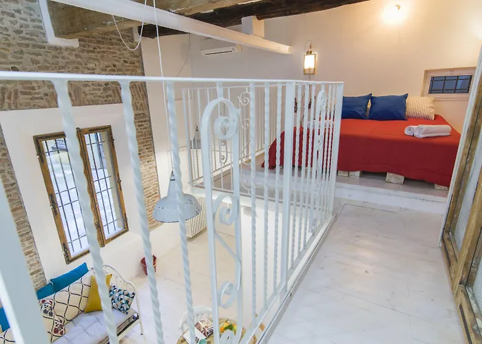 Guesthost - Loft Appartement Bologne