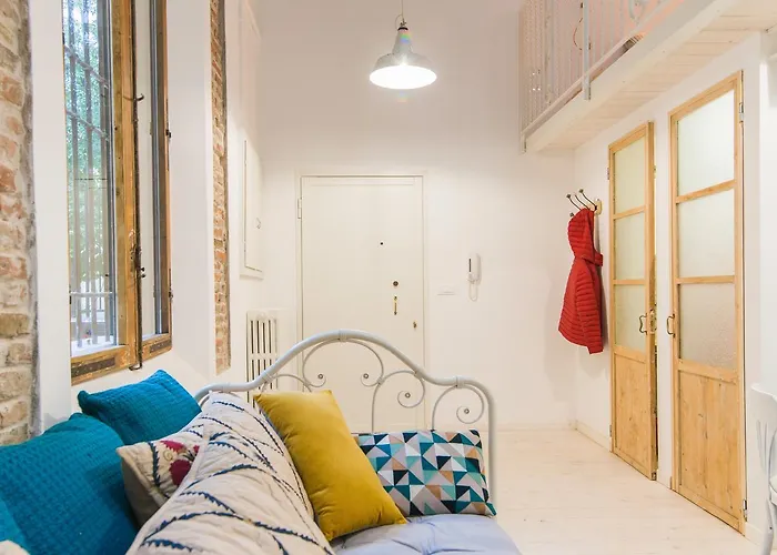 Guesthost - Loft Appartamento Bologna